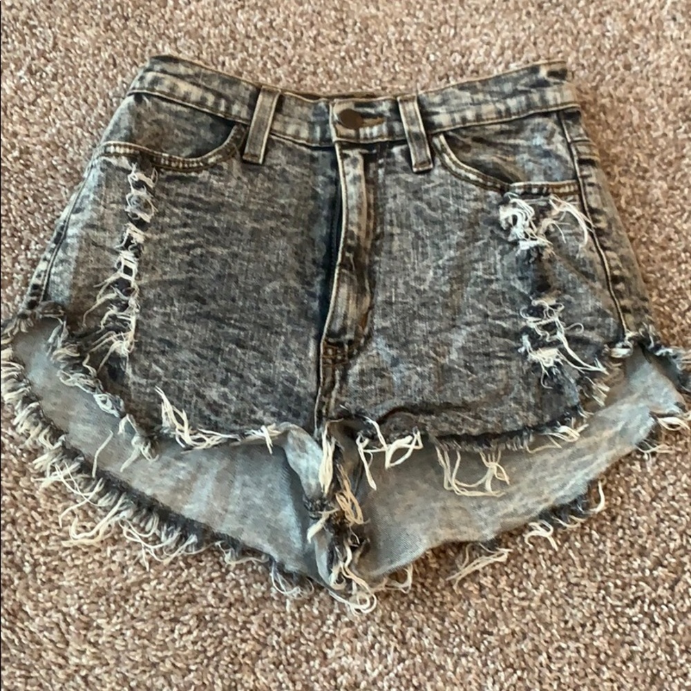 Vibrant Distressed dark gray jean shorts